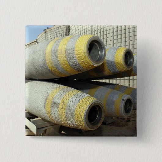 GBU-12爆弾6個がラックに入っている 缶バッジ (正面)