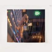 GeckoDev // サイバーパンクプログラマー 壁画タペストリー タペストリー (正面(横))