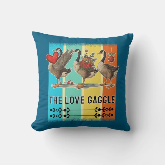 geese plus size T-Shirt クッション (正面)