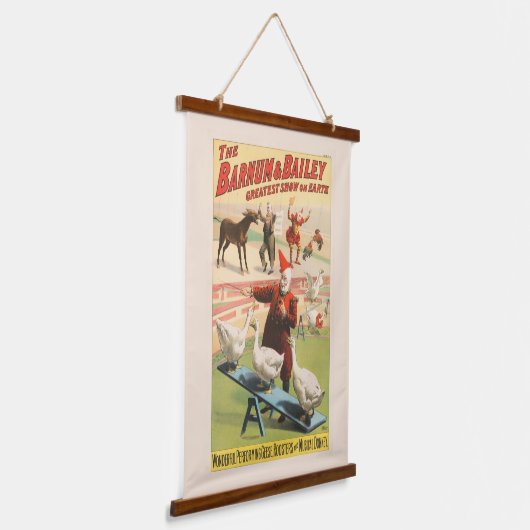 Geese、Roosters、Donkeyを実行するピエロ。 吊り下げ型タペストリー (傾斜あり)