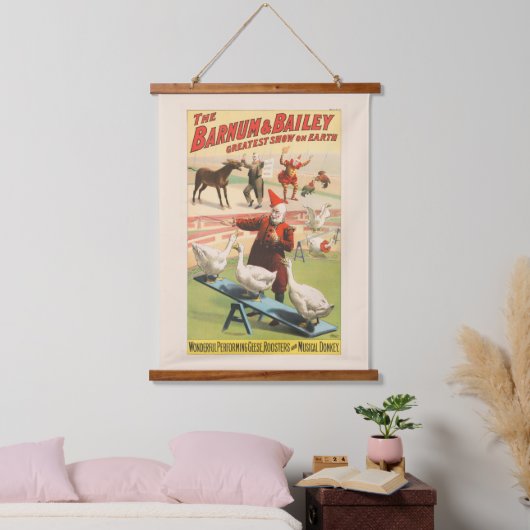 Geese、Roosters、Donkeyを実行するピエロ。 吊り下げ型タペストリー (寝室)