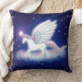 Geflügeltes Einhorn mit Sternen クッション (ブランケット)