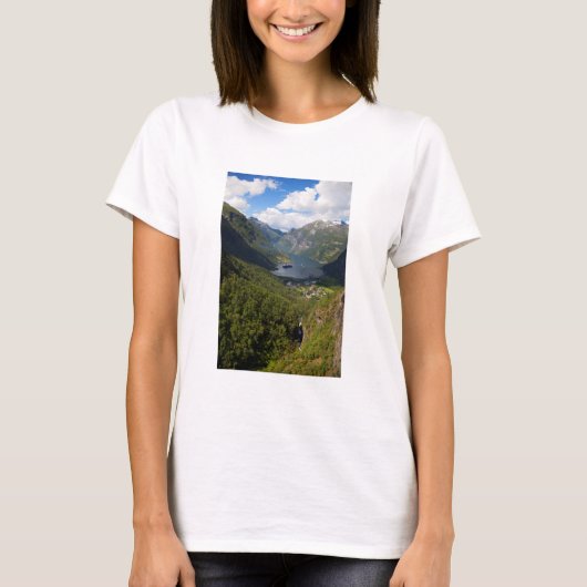 Geiranger Fjord、ノルウェー Tシャツ (正面)