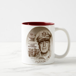Gen. MacArthur Iは戻りました(ブラウンのプリント) ツートーンマグカップ