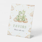 Gender Neutral Little Dragon Favors 台座サイン (正面)