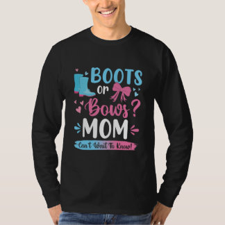 Gender reveal boots or bows Mom matching baby Tシャツ