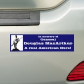 General Douglas MacArthur バンパーステッカー (車上)