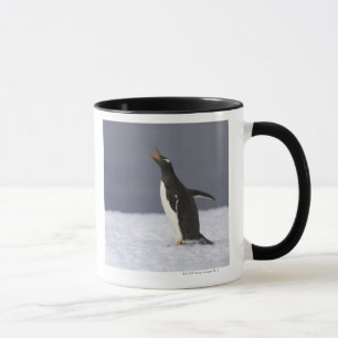 Gentooのペンギン(Pygoscelisパプア)の大人の鳥 マグカップ