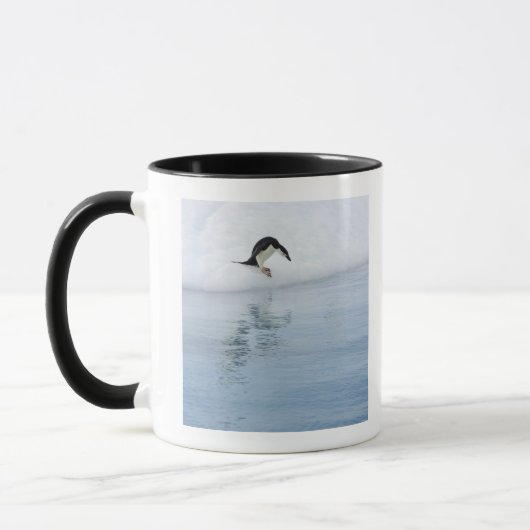 Gentooのペンギン(Pygoscelisパプア) マグカップ (左)