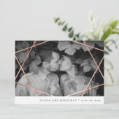 Geo Wedding | 偽銅色のジオメトリックデザインの写真付き結婚式前のお知らせカード 招待状 (スタンド正面)