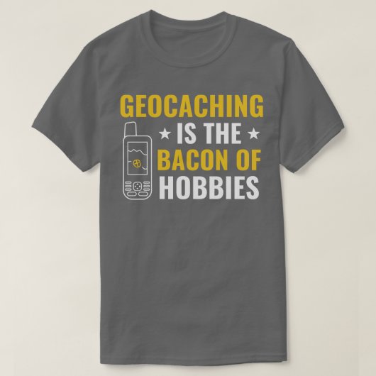 Geocachers GeocachingはBacon of Hobies Funnである Tシャツ (デザイン正面)