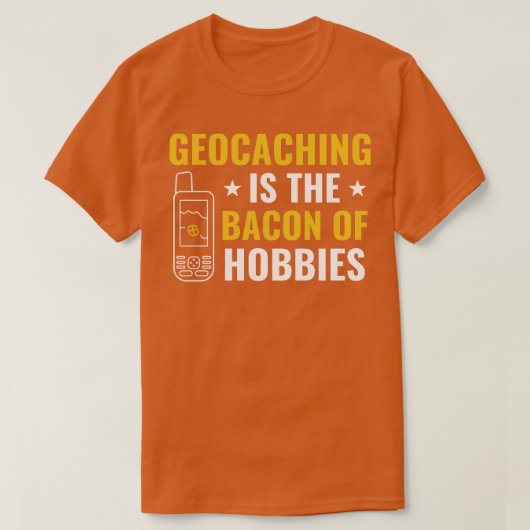 Geocachers GeocachingはBacon of Hobies Funnである Tシャツ (デザイン正面)