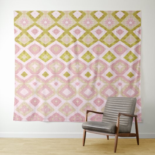 Geometric Diamond Pattern in Pink and Olive Green タペストリー (インサイチュ(横))