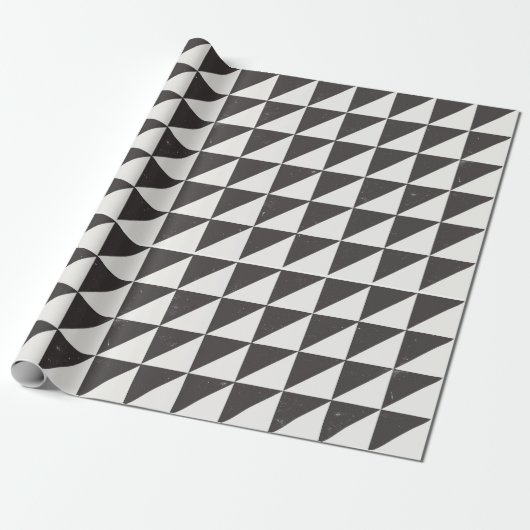 Geometric Distressed Black And Off-White Triangles ラッピングペーパー (アンロールド)