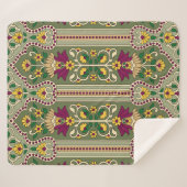 Geometric Mughal Paisley pattern on green backgrou シェルパブランケット (正面(横))