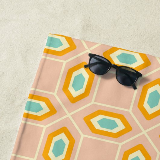 Geometric pattern in blue and orange diamond shape ビーチタオル (インサイチュ)