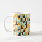 Geometric pattern of multi-colored triangles コーヒーマグカップ (左)