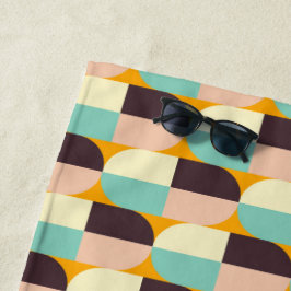 Geometric pattern with overlapping half-circles ビーチタオル