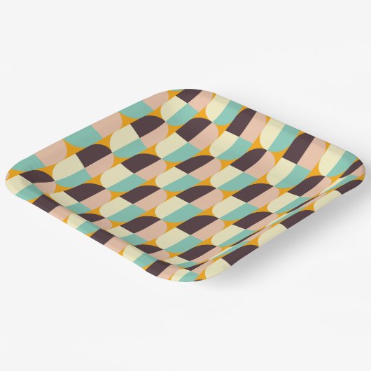 Geometric pattern with overlapping half-circles ペーパープレート (傾斜あり)