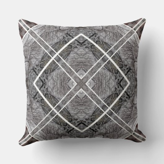 Geometric Pattern with Snowy Winter Trees クッション (裏面)