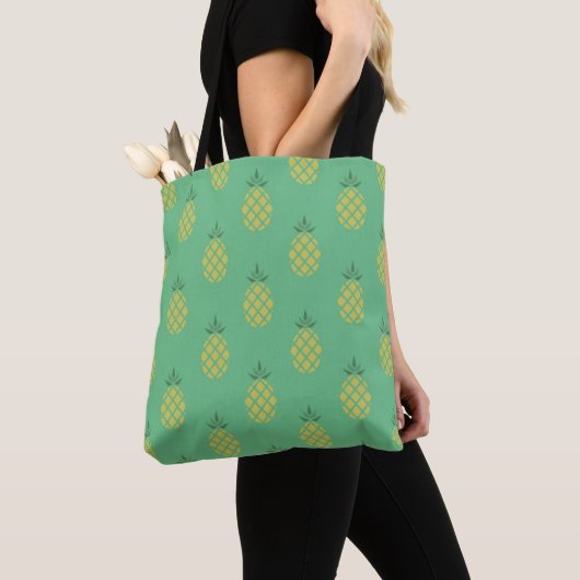 Geometric Pineapple Pattern on Green トートバッグ (クローズアップ)