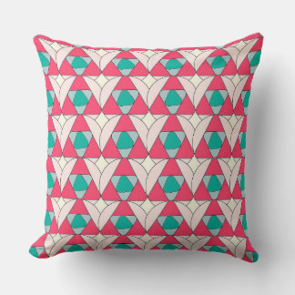 Geometric Triangle Pattern Throw Pillow クッション