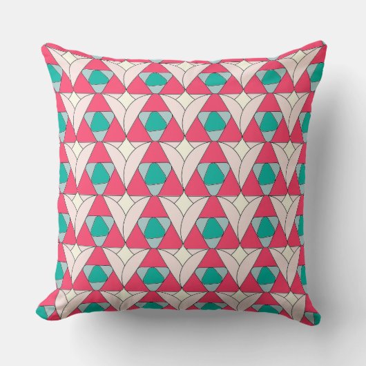 Geometric Triangle Pattern Throw Pillow クッション (正面)