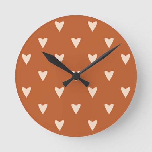Geometry in Love - cream on red ochre – パターン。 ラウンド壁時計 (正面)