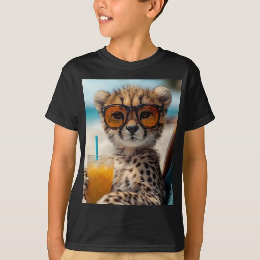 Gepard mit entspannter Strandstimmung Tシャツ (正面)