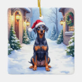 German Pinscher Snowy Courtyard Santa Hat セラミックオーナメント (正面)