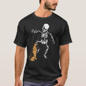German Shepherd Biting Skeleton Leg Halloween Tシャツ (正面)