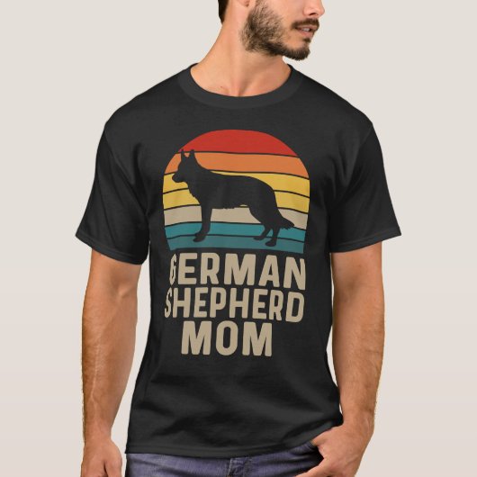 German Shepherd Mom German Shepherd Dog Breed Love Tシャツ (正面)