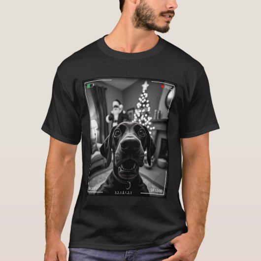 German Shorthaired Pointer Catches Santa On Camera Tシャツ (正面)