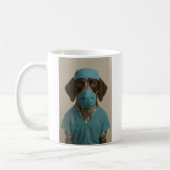 German Shorthaired Pointer in Scrubs コーヒーマグカップ (左)