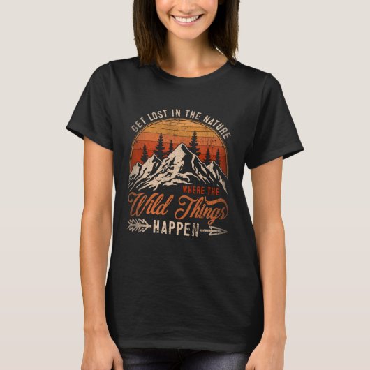 Get Lost In Nature Where Wild Things Happen Campin Tシャツ (正面)