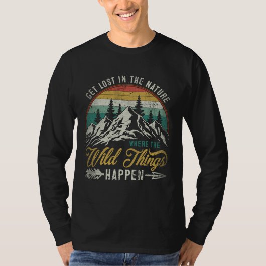 Get Lost In Nature Where Wild Things Happen Campin Tシャツ (正面)