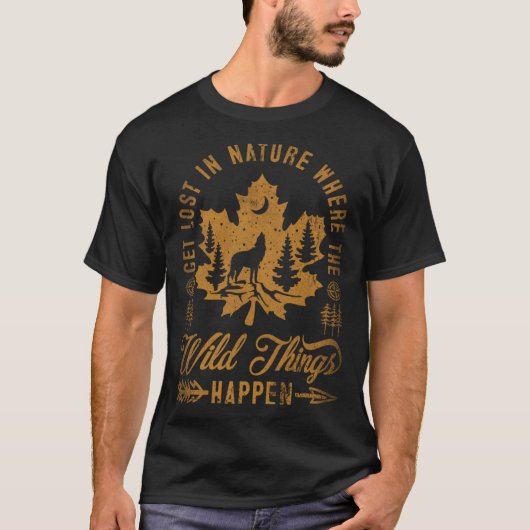 Get Lost In Nature Where Wild Things Happen Wolf 8 Tシャツ (正面)