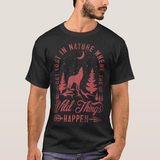 Get Lost In Nature Where Wild Things Happen Wolf   Tシャツ (正面)