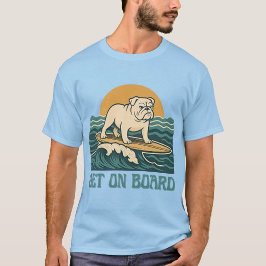 Get On Board Surfer Dog Retro Art -Bulldog Surfing Tシャツ (正面)