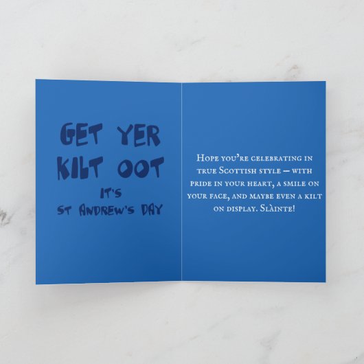 Get Yer Kilt Oot Its St Andrews Day Fun Blue Text カード (内部)