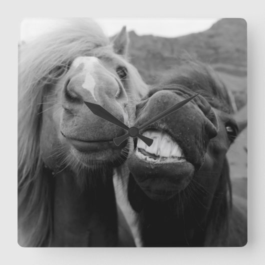 Gettyのイメージ|の微笑の馬 スクエア壁時計 (正面)