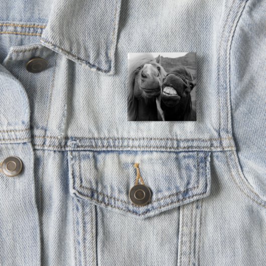 Gettyのイメージ|の微笑の馬 缶バッジ (インサイチュ)