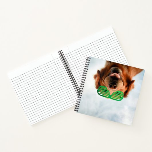Gettyイメージ |眼鏡付き犬 ノートブック (内部)