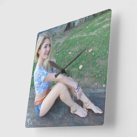 Ghalia スクエア壁時計 (傾斜)