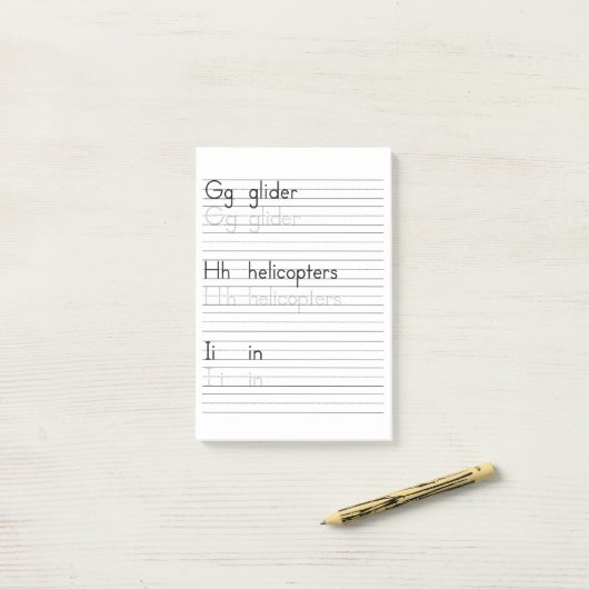 GHIの執筆練習のアルファベットのワークシートのメモ帳 ポストイット (デスク上)
