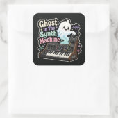 Ghost In The Synth Machine – Halloween Synth Nerd スクエアシール (バッグ)