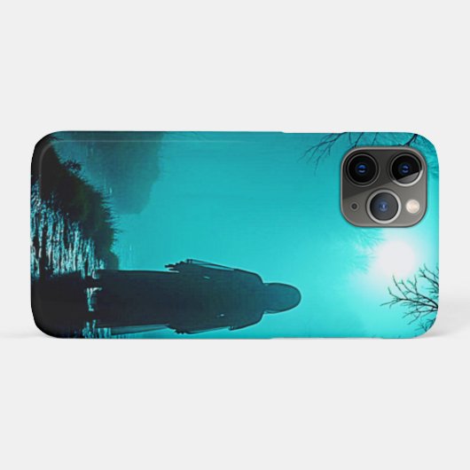 Ghostly Figure in Haunted Woods Design Case-Mate iPhoneケース (裏面(横))