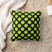 Giant Lime Green Polka Dots on Black Throw Pillow クッション (ブランケット)