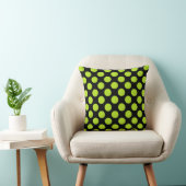 Giant Lime Green Polka Dots on Black Throw Pillow クッション (椅子)
