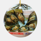Giant Mussels築地魚市場，東京 セラミックオーナメント (裏面)